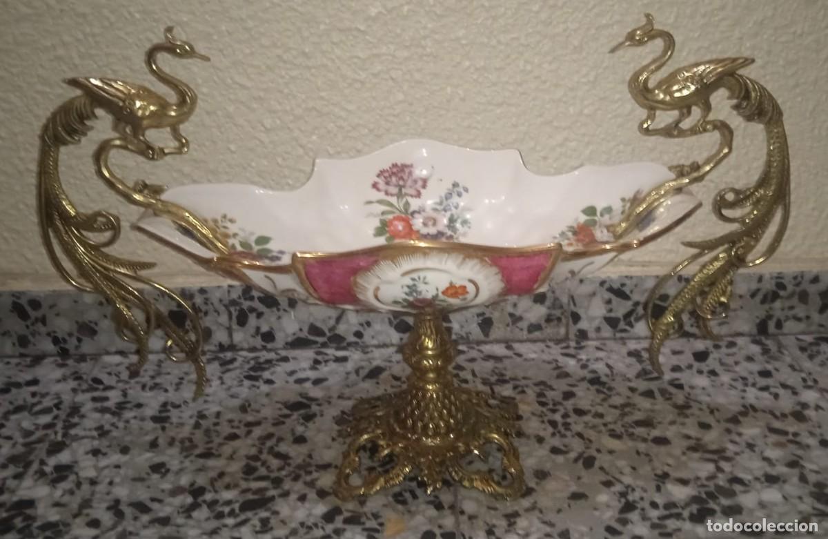Antig&uuml;edades: centro de mesa de porcelana y bronce - Foto 1