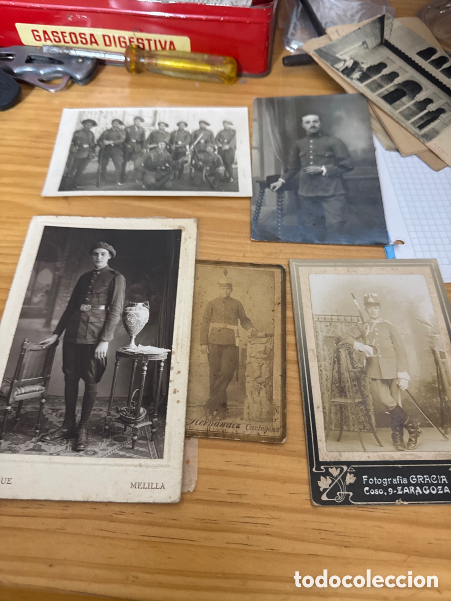 Antiquit&eacute;s: Lote De, cinco fotograf&iacute;as y postales militares