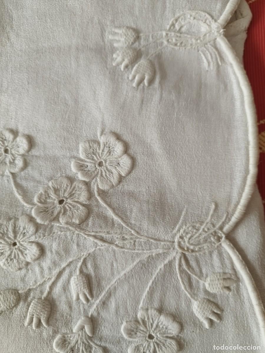 Antig&uuml;edades: Funda bordada a mano para camis&oacute;n - Foto 8