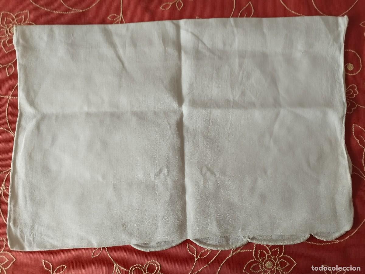 Antig&uuml;edades: Funda bordada a mano para camis&oacute;n - Foto 11