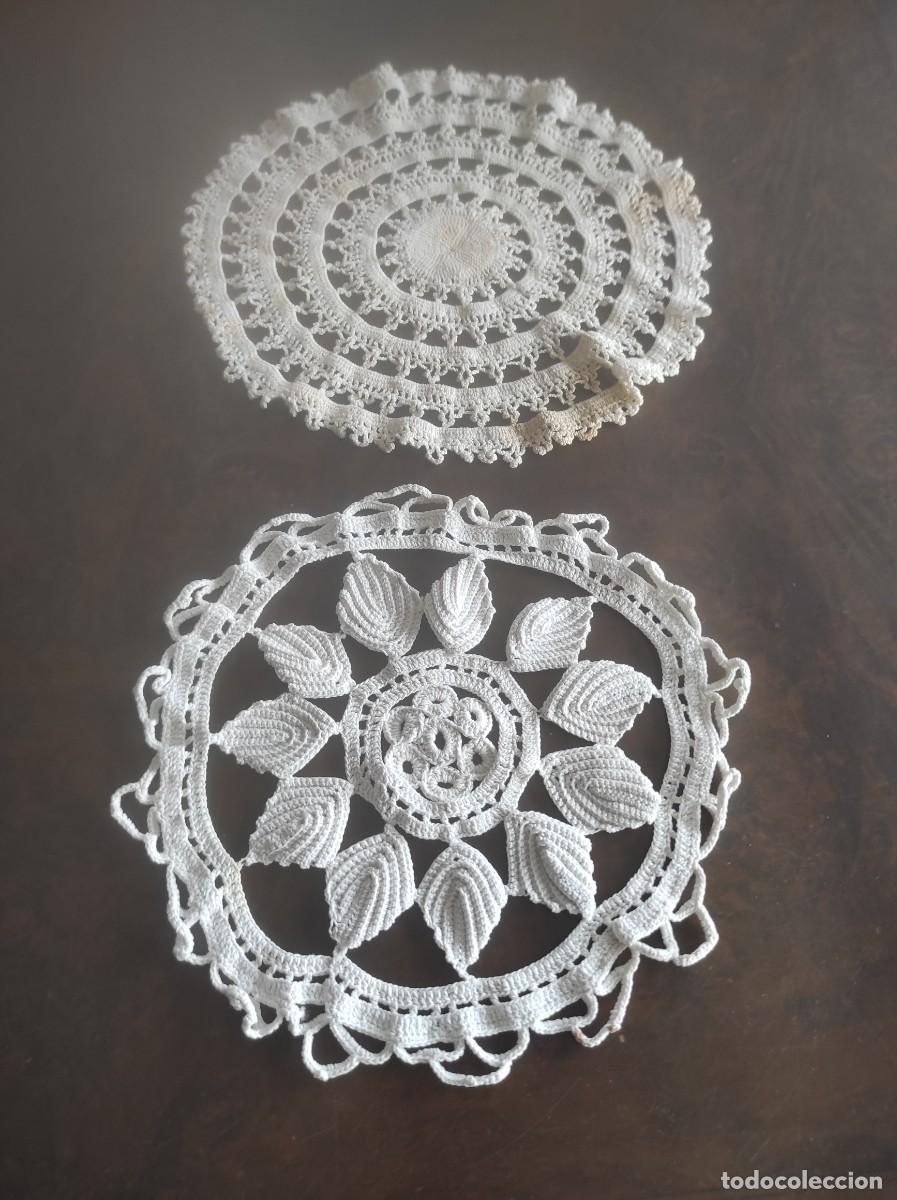 Antig&uuml;edades: LOTE DE 2 TAPETES DE CROCHET - Foto 1