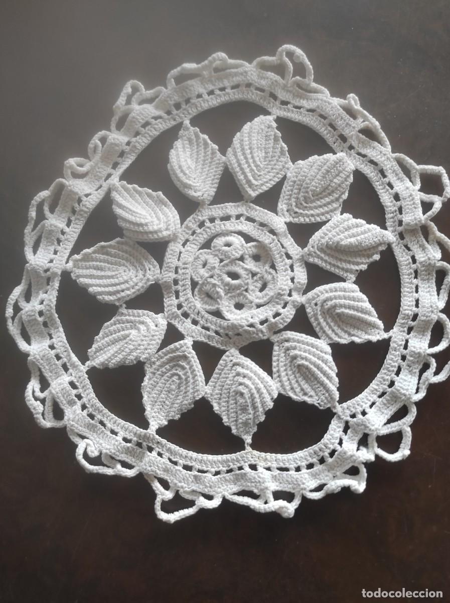 Antig&uuml;edades: LOTE DE 2 TAPETES DE CROCHET - Foto 3