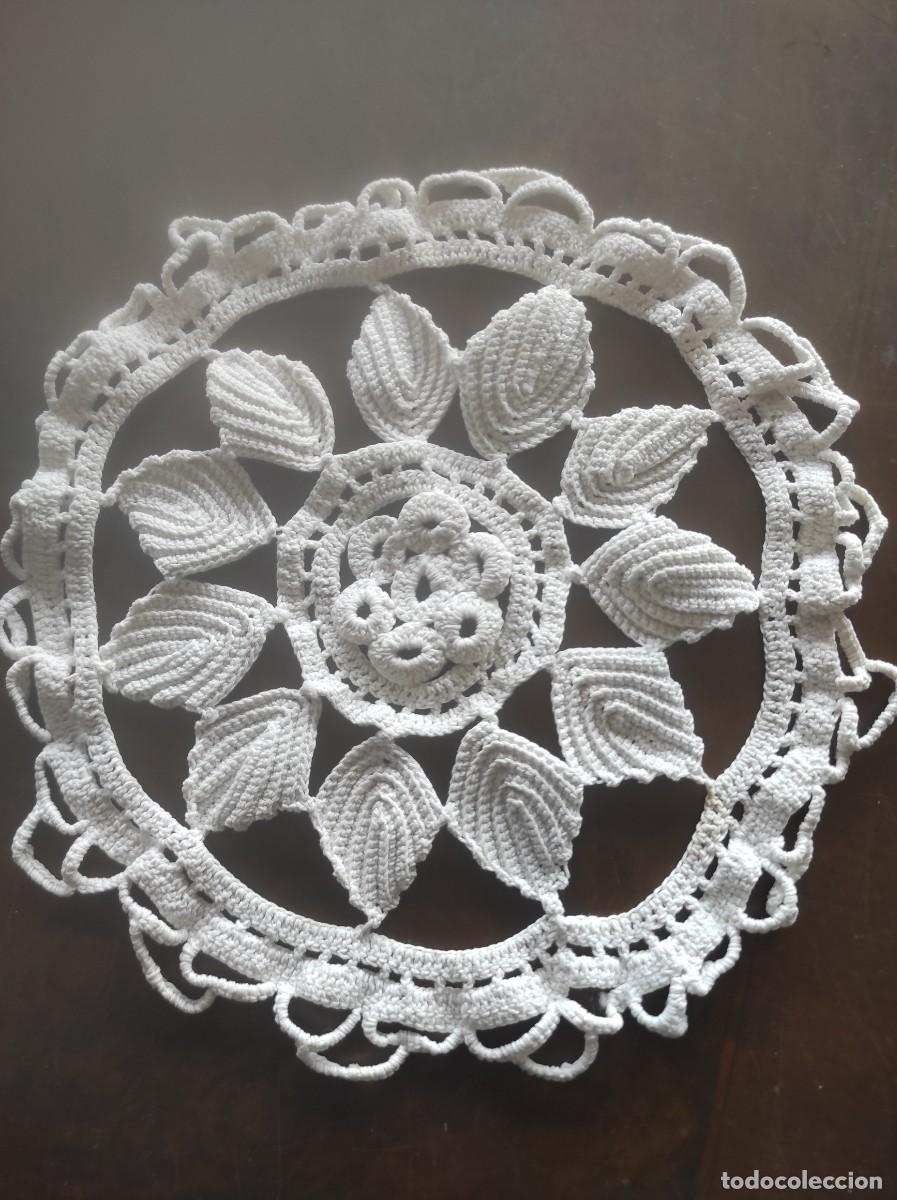Antig&uuml;edades: LOTE DE 2 TAPETES DE CROCHET - Foto 5