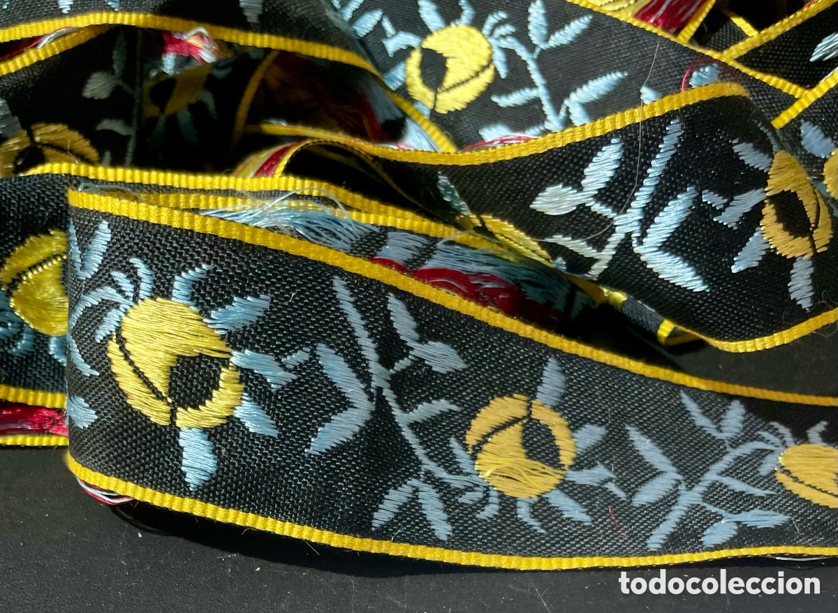 Antig&uuml;edades: Gal&oacute;n para Trajes Regionales - Foto 2