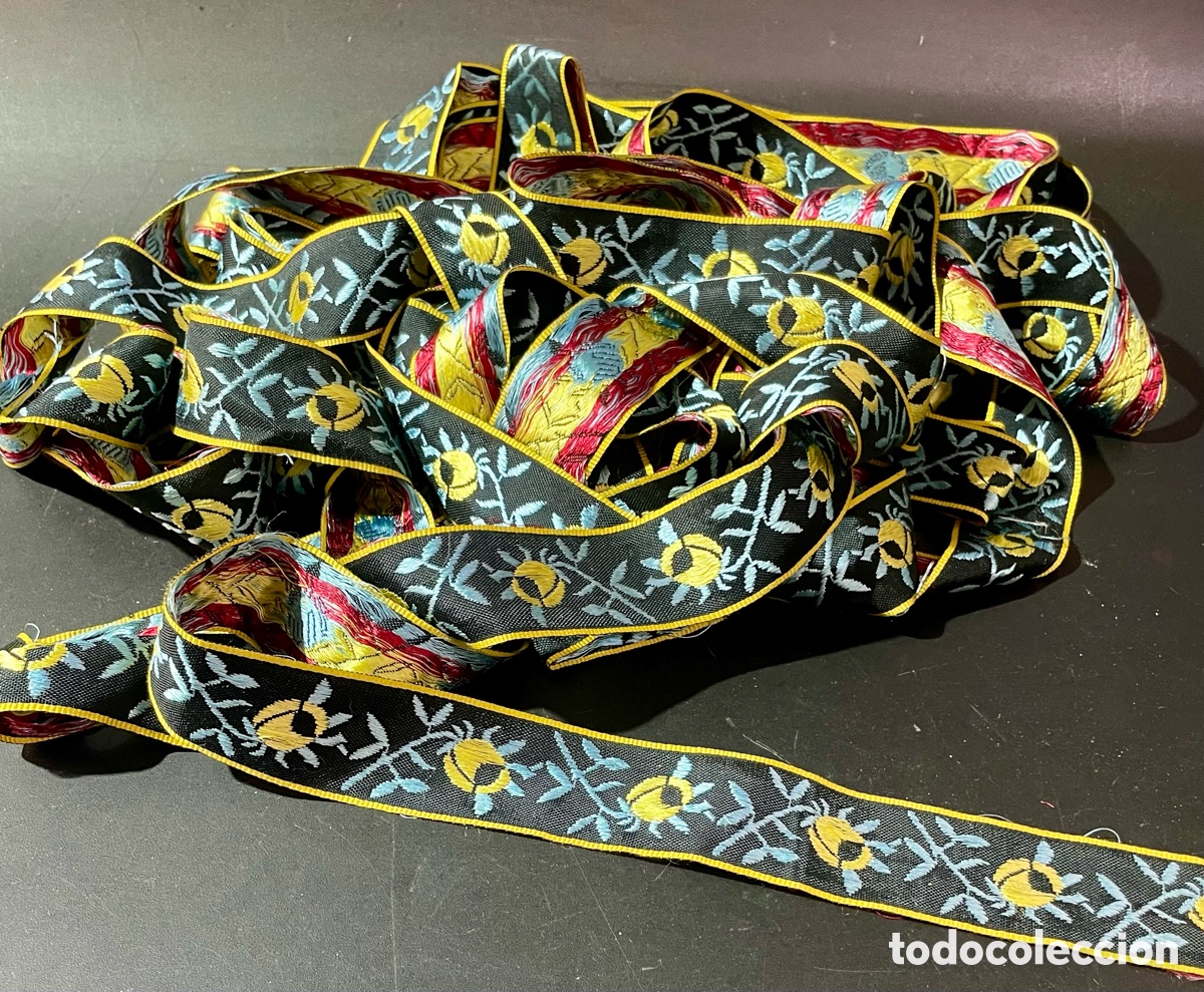 Antig&uuml;edades: Gal&oacute;n para Trajes Regionales - Foto 1