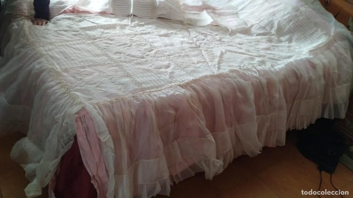 Antig&uuml;edades: COLCHA DE ORGANZA ANTIGUA - Foto 1