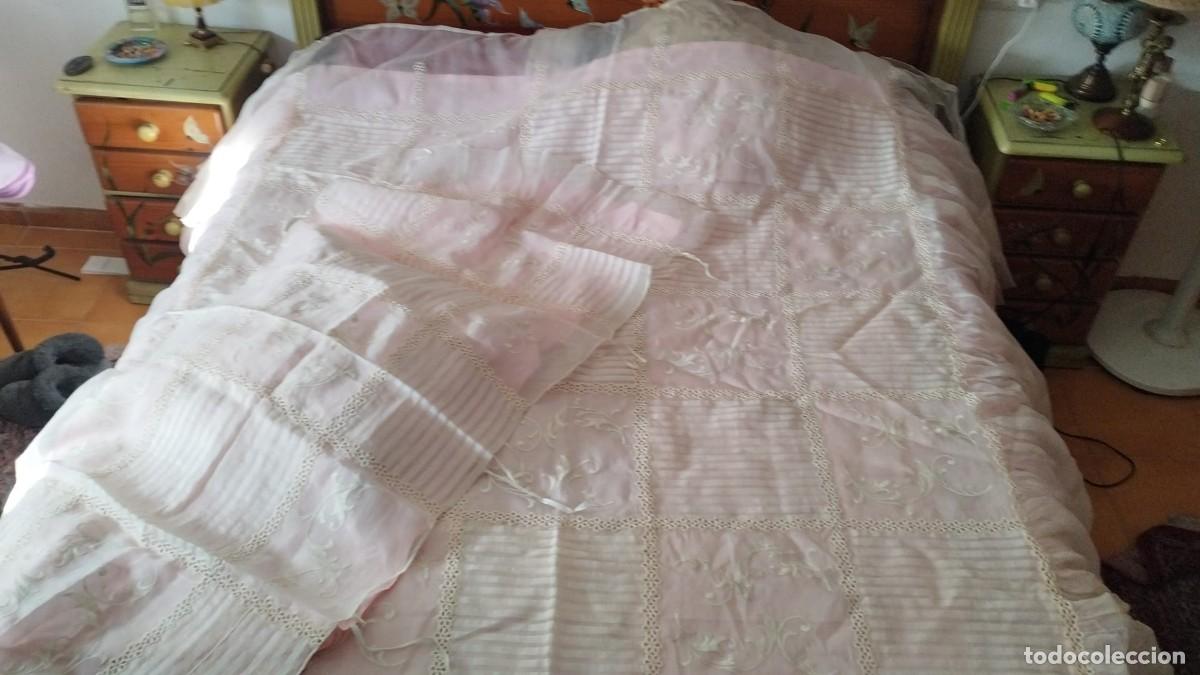 Antig&uuml;edades: COLCHA DE ORGANZA ANTIGUA - Foto 4