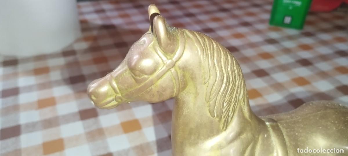 Antig&uuml;edades: Figura de caballo con carretaa de bronce - Foto 3