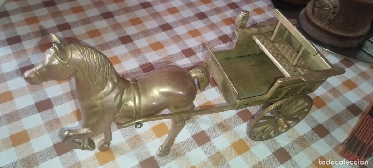 Antig&uuml;edades: Figura de caballo con carretaa de bronce - Foto 4