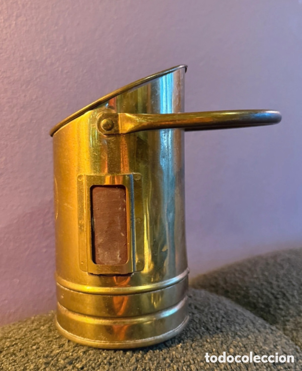 Antiques: Cerillero de lat&oacute;n dorado