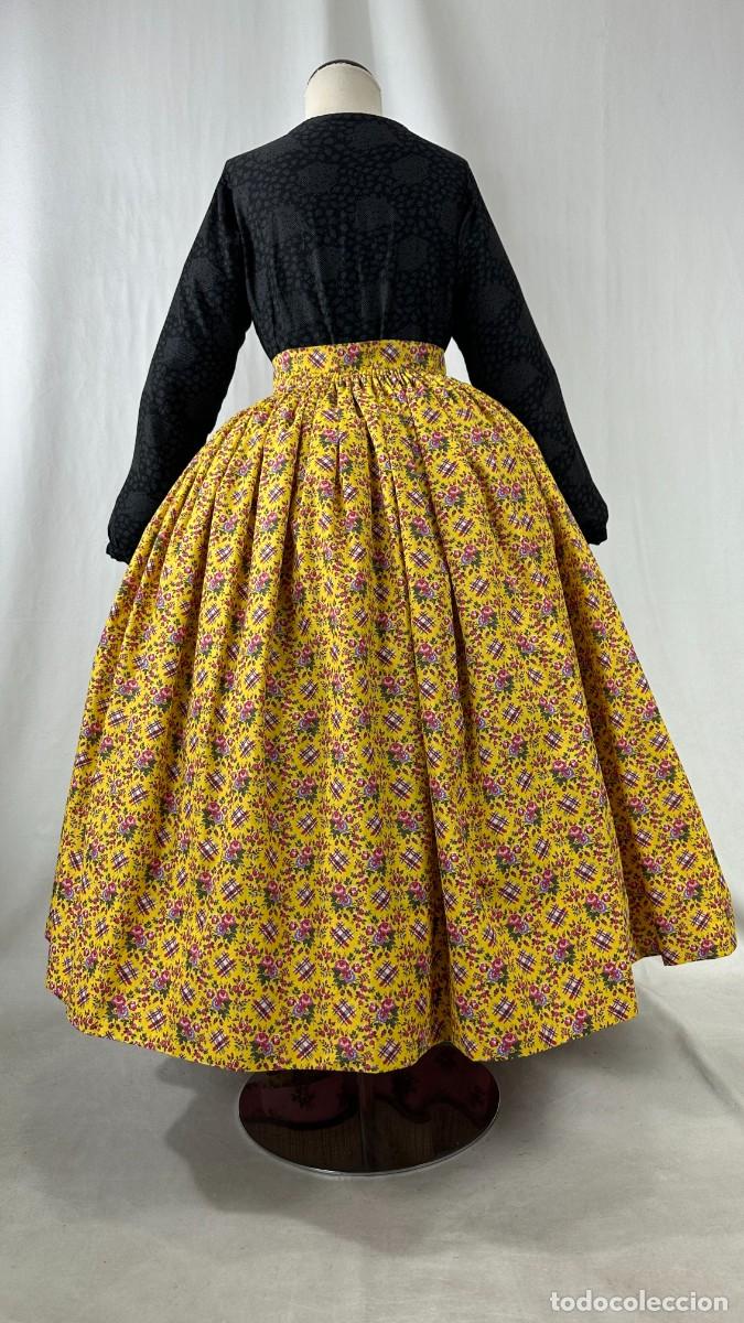Antig&uuml;edades: Saya de percal amarillo estampado - Foto 1