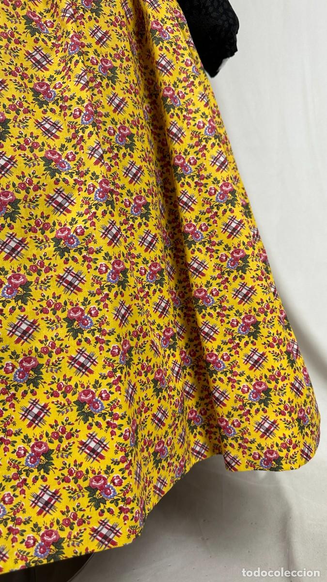 Antig&uuml;edades: Saya de percal amarillo estampado - Foto 3