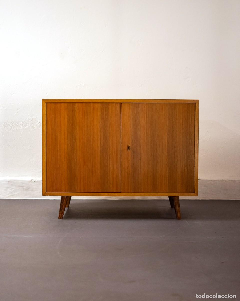 Antig&uuml;edades: MUEBLE AUXILIAR MUSTERRING DE TECA - Foto 1