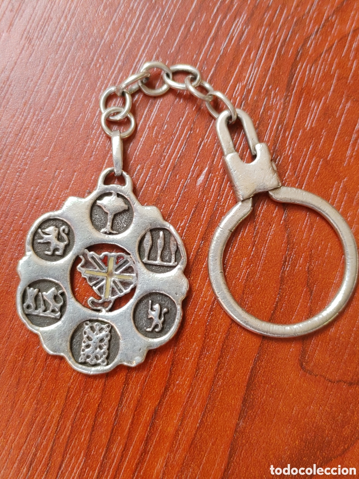 Antig&uuml;edades: Llavero en plata tema vasco. - Foto 4