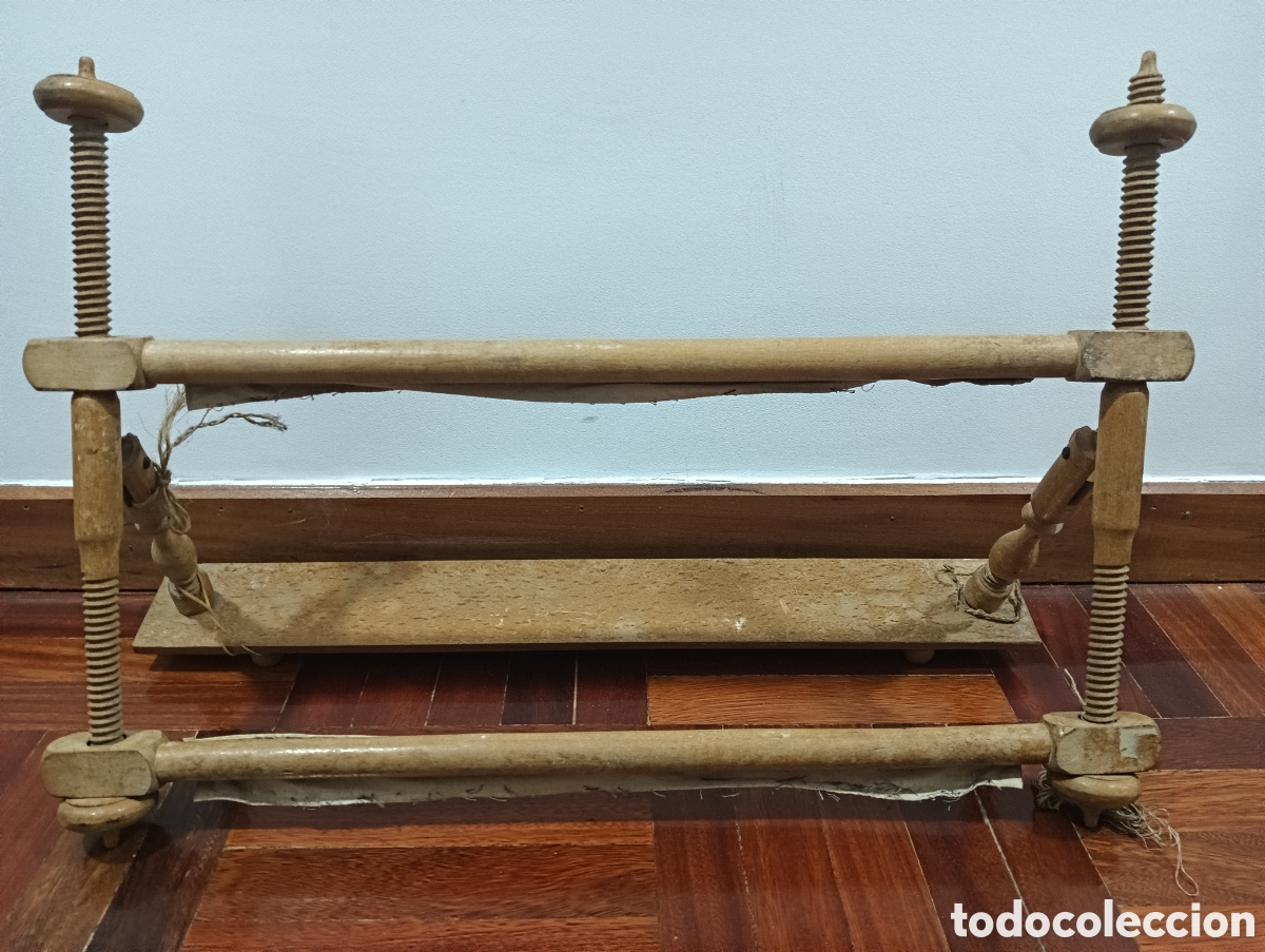 Antig&uuml;edades: ANTIGUO BASTIDOR RECTANGULAR A&Ntilde;OS 40-50 PARA BORDAR REGULABLE - Foto 1