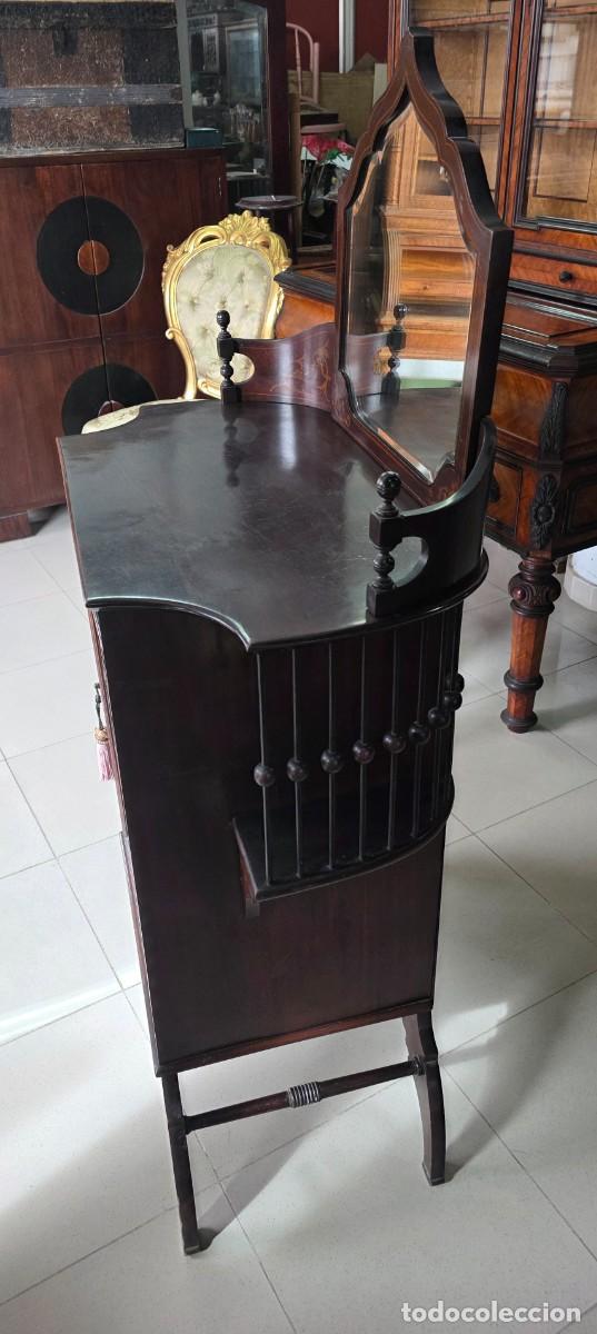 Antig&uuml;edades: Vitrina juguetero con marqueter&iacute;a - Foto 4