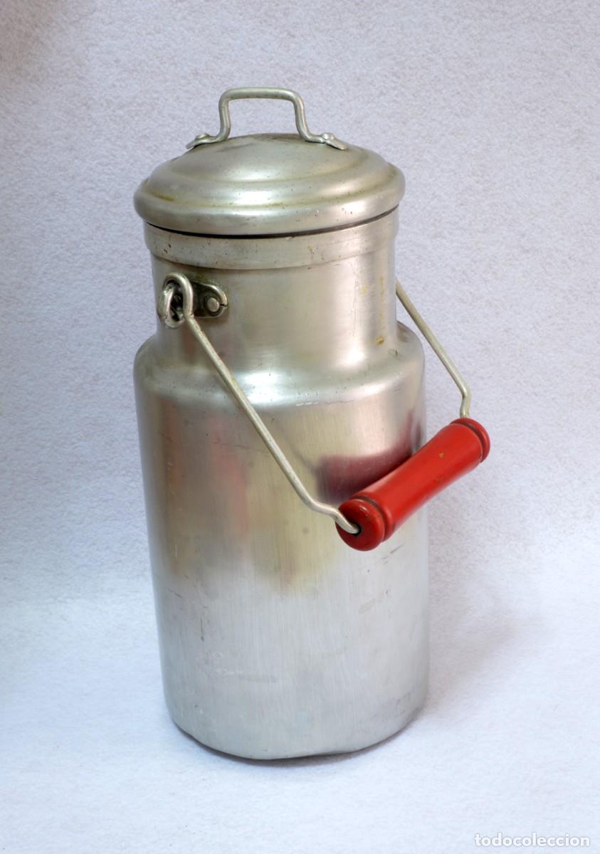 Antig&uuml;edades: LECHERA DE ALUMINIO CON MANGO ROJO, VINTAGE - Foto 1