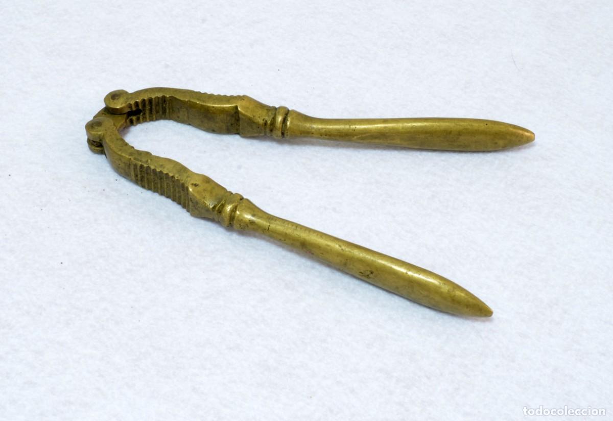 Antig&uuml;edades: CASCANUECES ANTIGUO DE BRONCE MACIZO - Foto 1