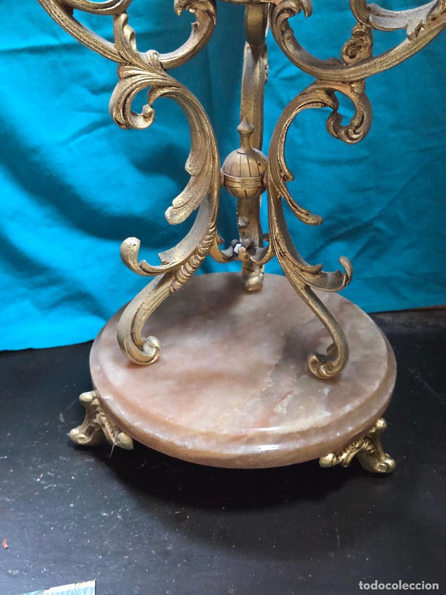 Antig&uuml;edades: candelabro de bronce dorado - Foto 3