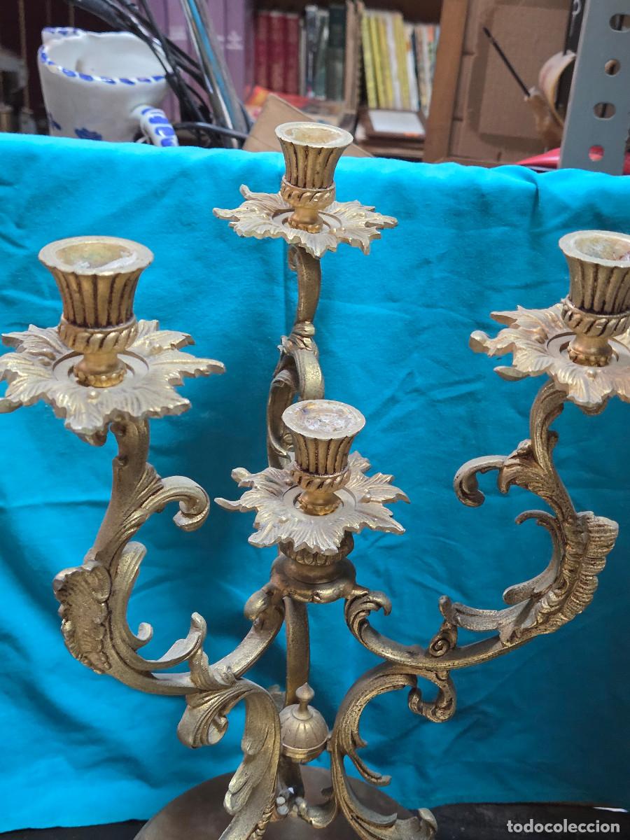 Antig&uuml;edades: candelabro de bronce dorado - Foto 2