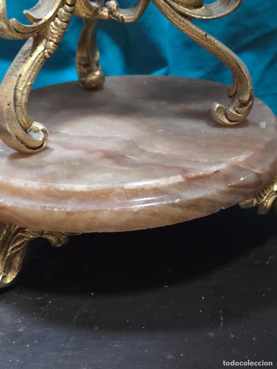 Antig&uuml;edades: candelabro de bronce dorado - Foto 5