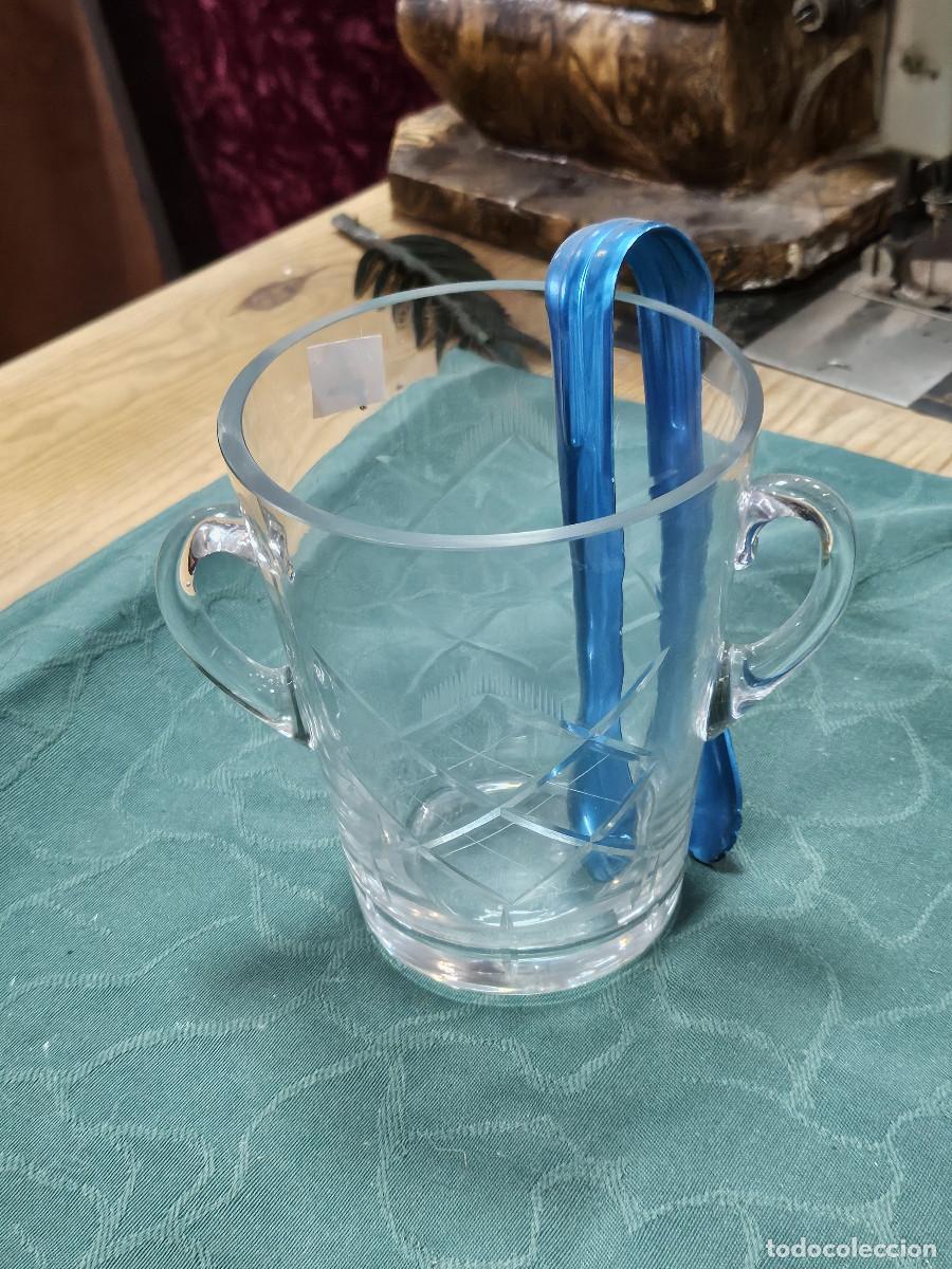 Antig&uuml;edades: cubitera de cristal antiguo - Foto 1