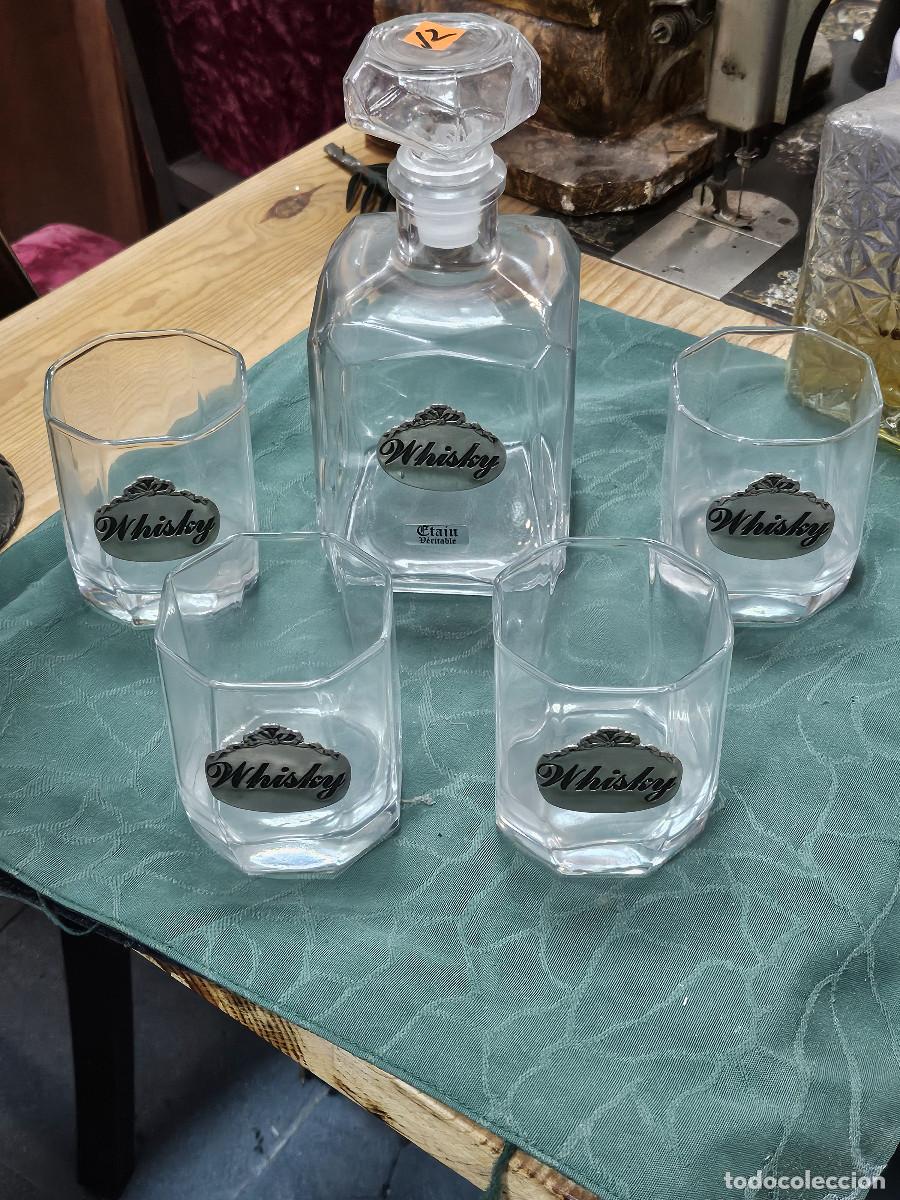 Antig&uuml;edades: botella de wisqui y 4 vasos - Foto 1