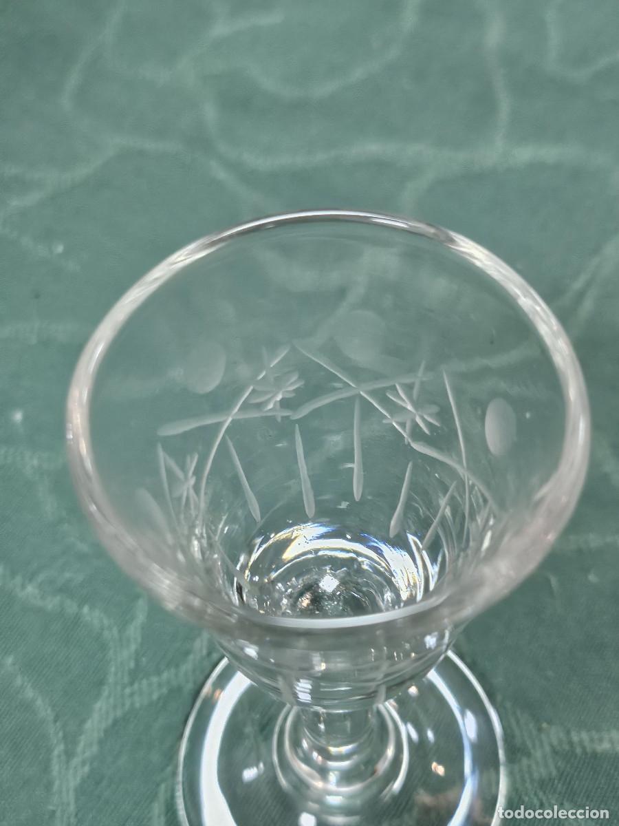 Antig&uuml;edades: mini copa de cristal labrada - Foto 2