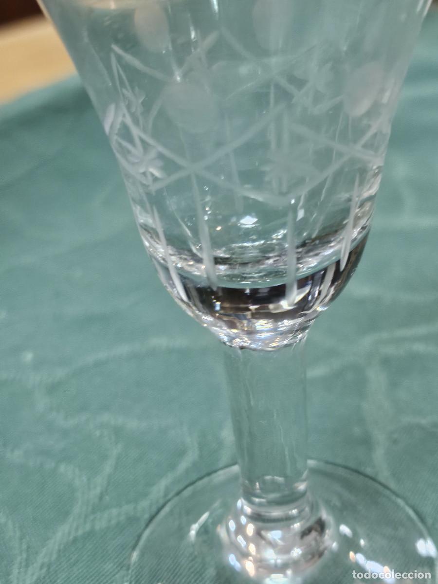 Antig&uuml;edades: mini copa de cristal labrada - Foto 3