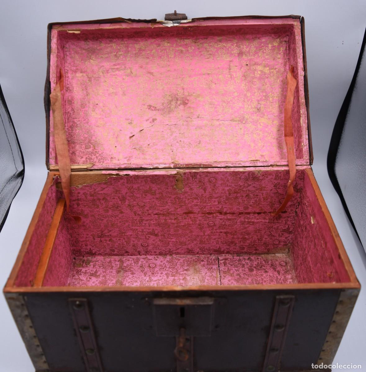 Antig&uuml;edades: Cofre joyero antiguo del S. XIX de madera chapada - Foto 3