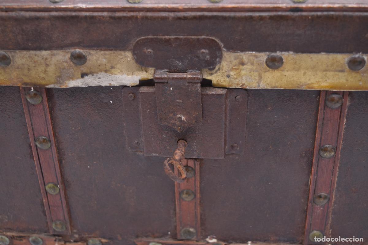 Antig&uuml;edades: Cofre joyero antiguo del S. XIX de madera chapada - Foto 6