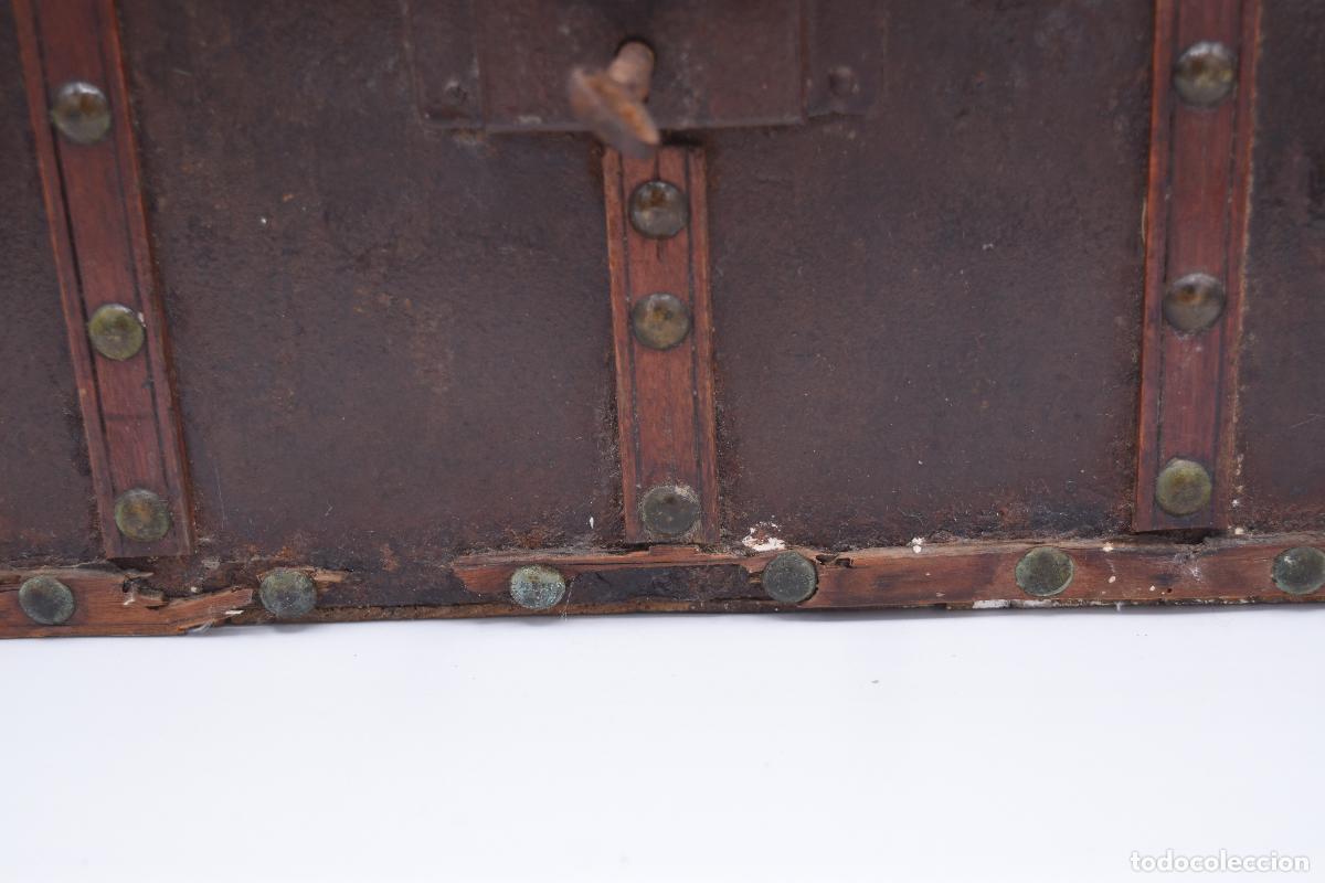 Antig&uuml;edades: Cofre joyero antiguo del S. XIX de madera chapada - Foto 7