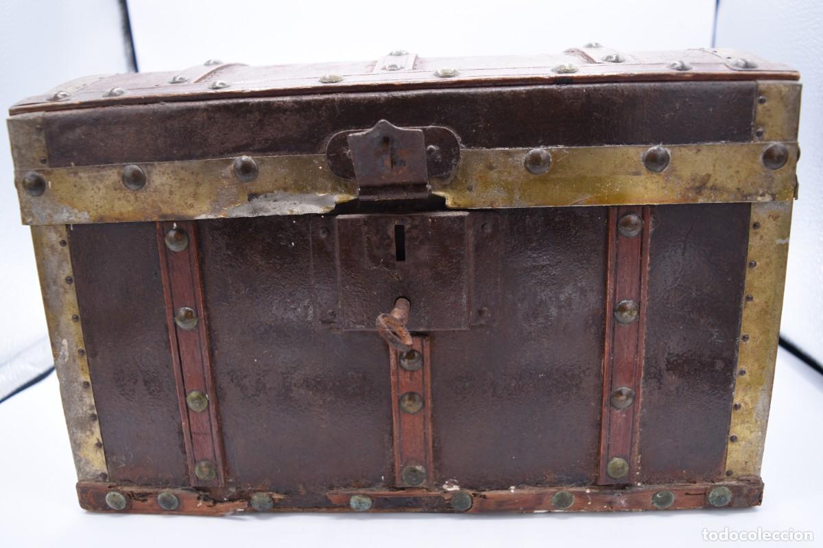 Antig&uuml;edades: Cofre joyero antiguo del S. XIX de madera chapada - Foto 12