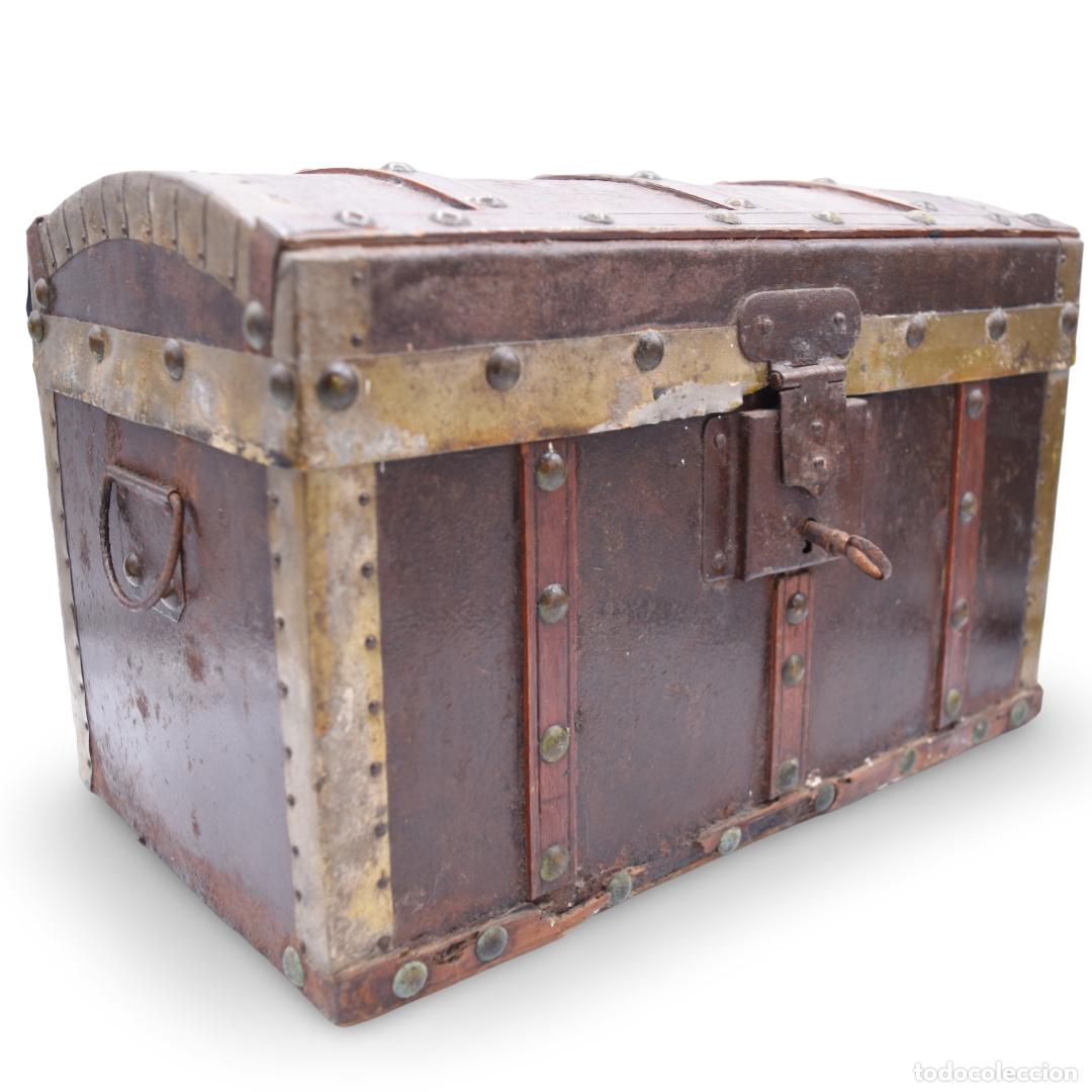 Antig&uuml;edades: Cofre joyero antiguo del S. XIX de madera chapada - Foto 1