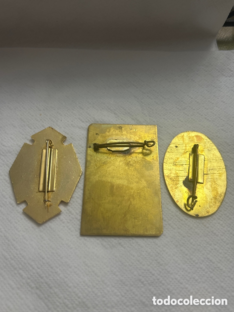 Antig&uuml;edades: Lote de insignias religiosas - Foto 2