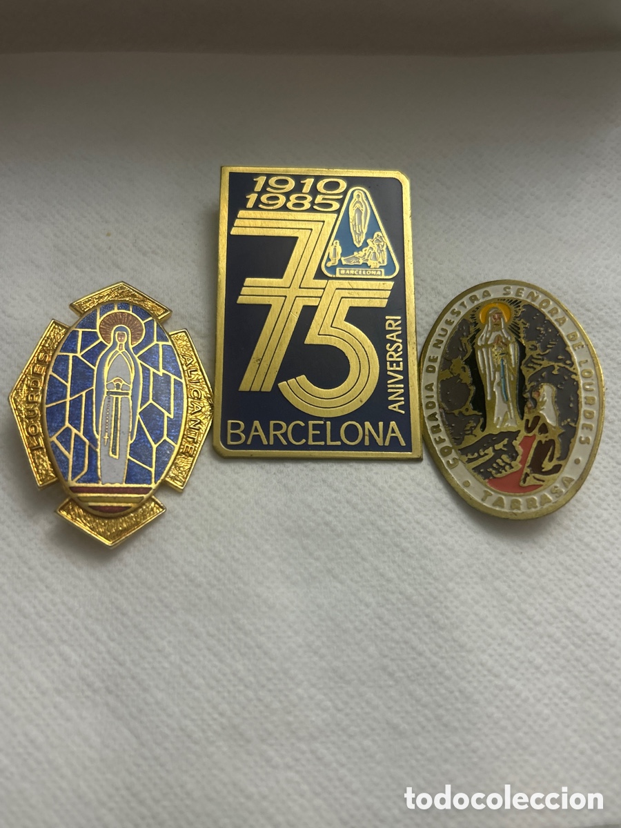 Antig&uuml;edades: Lote de insignias religiosas - Foto 1