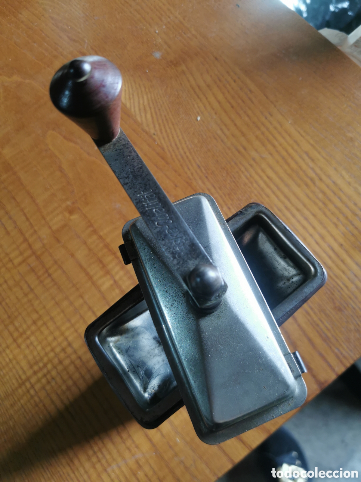 Antig&uuml;edades: Molinillo Geska Bakelita 11cm. - Foto 4