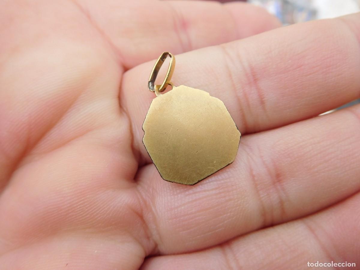 Antig&uuml;edades: Medalla religiosa virgen chapada en oro - Foto 2
