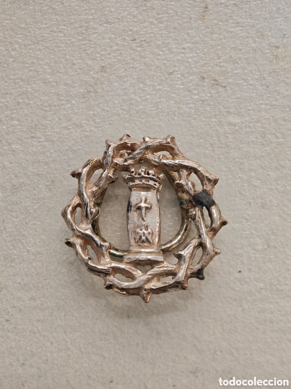 Antig&uuml;edades: Insignia de plata virgen del pilar. - Foto 1