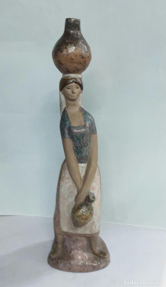 Antig&uuml;edades: Figura de aguadora De Lladro en gres marcada - Foto 1