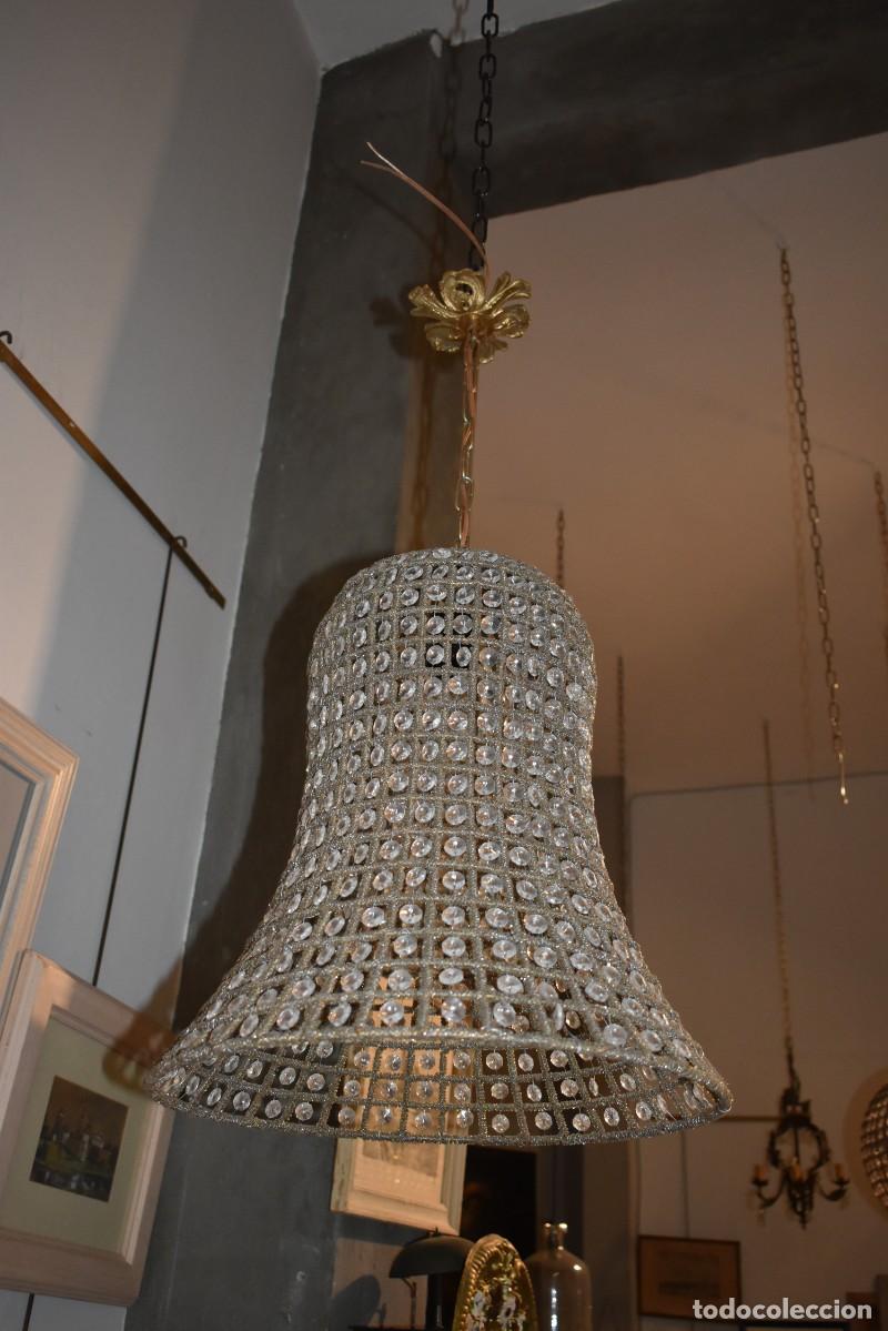 Antig&uuml;edades: Lampara de cristales y bronce con forma de campana - Foto 3