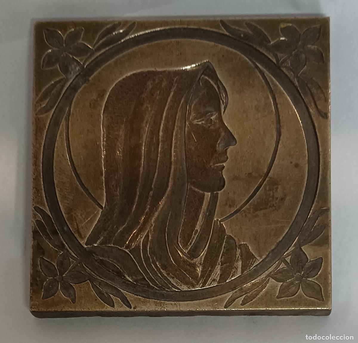 Antig&uuml;edades: PLACA DE LA VIRGEN DE BRONCE MACIZO REPUJADO TALLADO - Foto 1