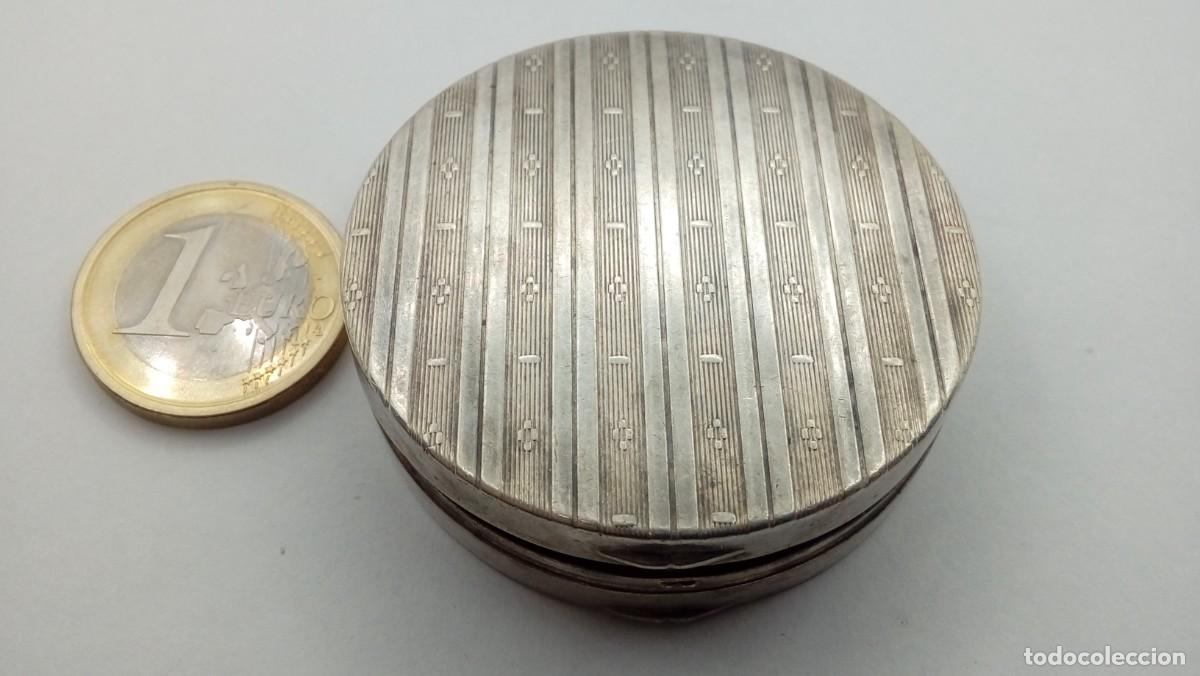 Antig&uuml;edades: PASTILLERO DE PLATA REDONDO - Foto 1