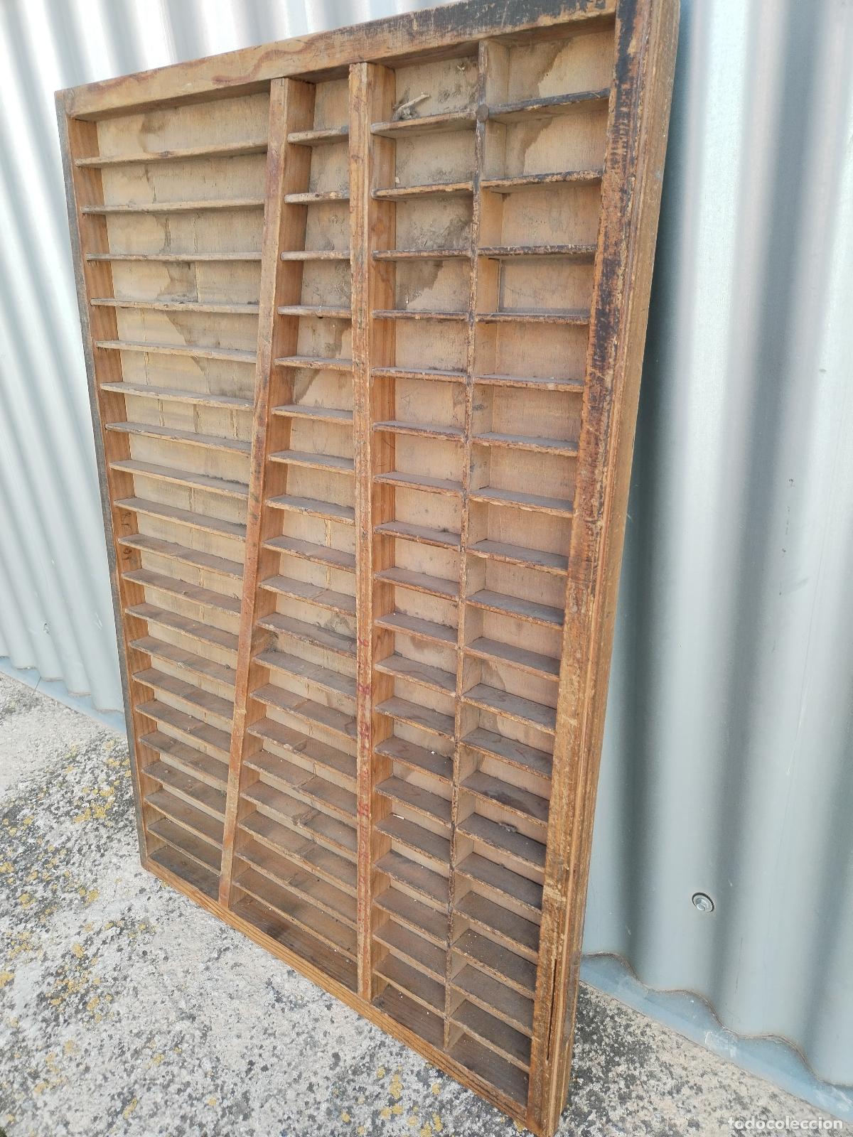 Antig&uuml;edades: caj&oacute;n de imprenta, chivalete, repisa - Foto 6