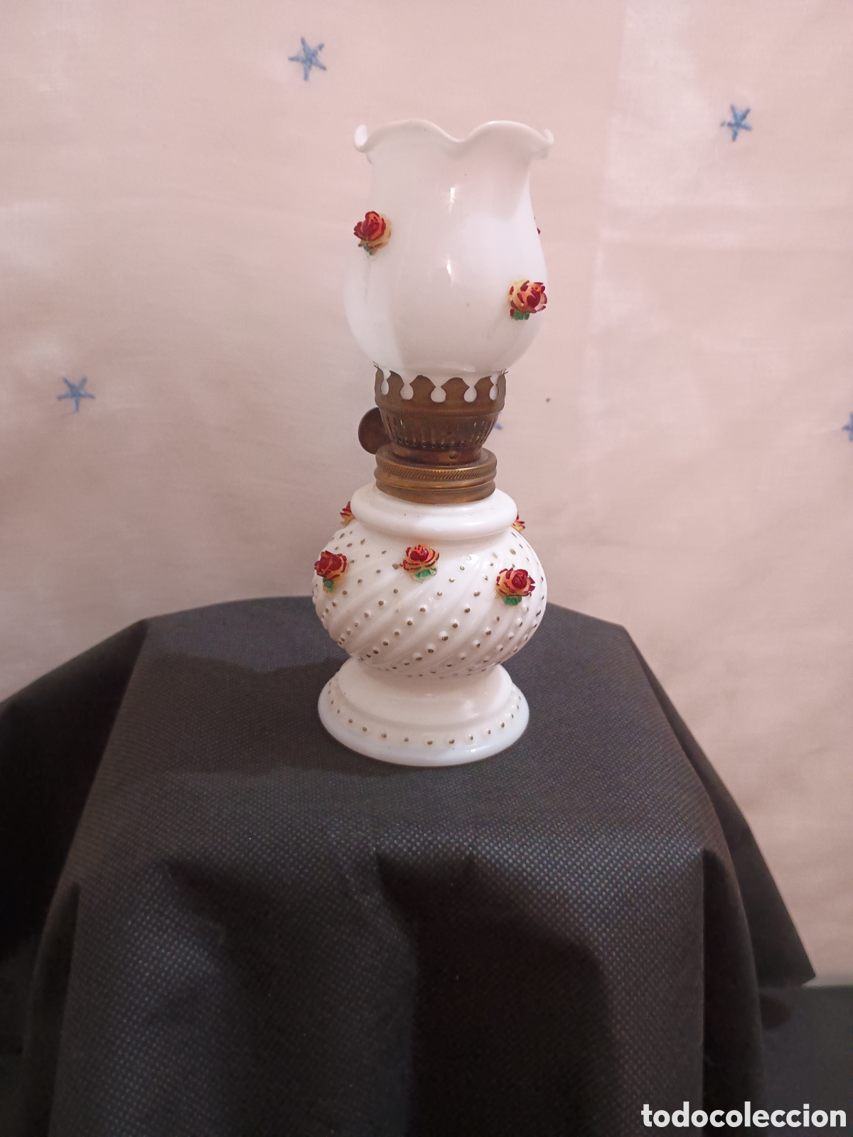 Antig&uuml;edades: Mini quinqu&eacute; de opalina blanca - Foto 1