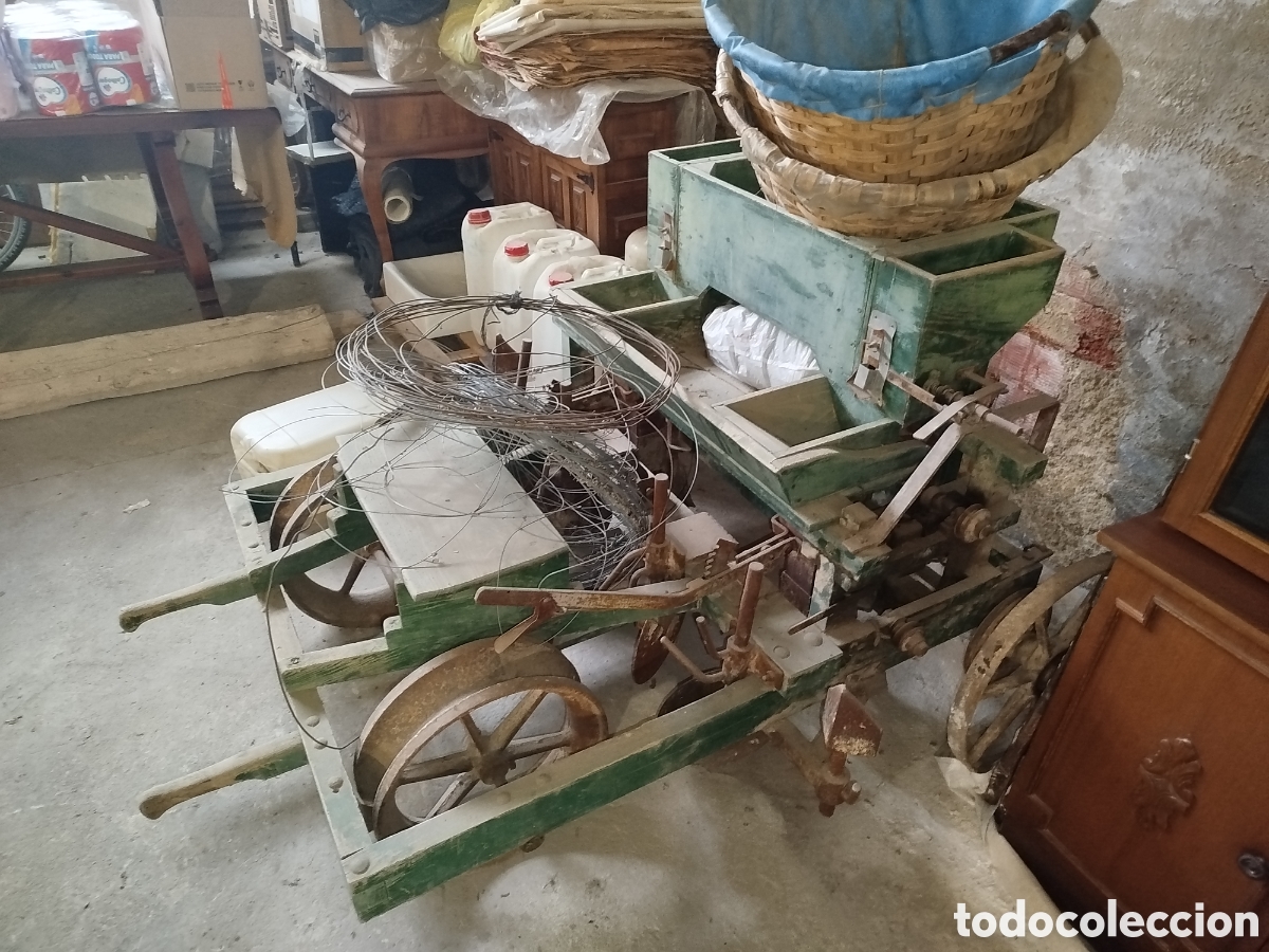 Antig&uuml;edades: SEMBRADORA DE GRANO ANTIGUA - Foto 2