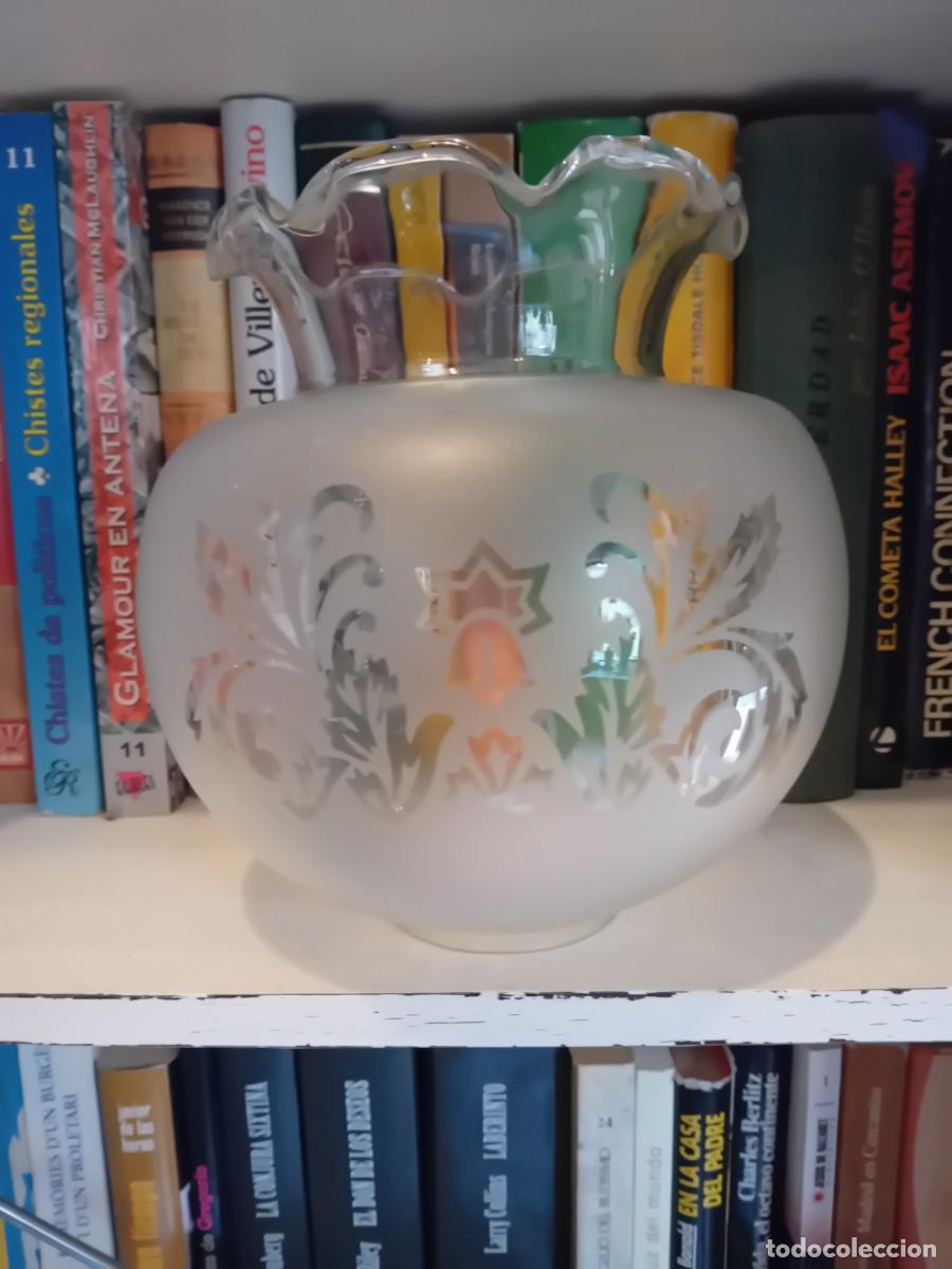 Antig&uuml;edades: Tulipa antigua con el cuello rizado - Foto 1
