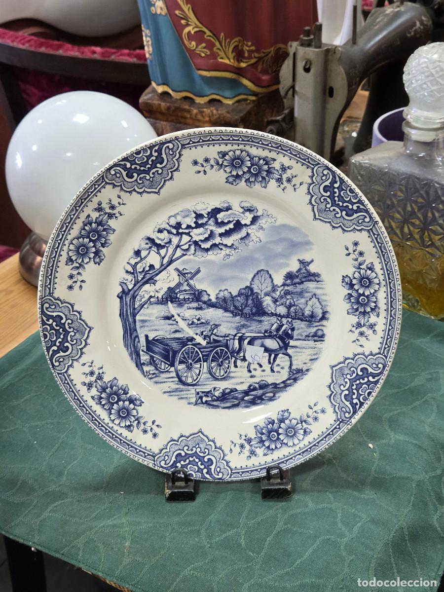 Antig&uuml;edades: plato de ceramica azul - Foto 1