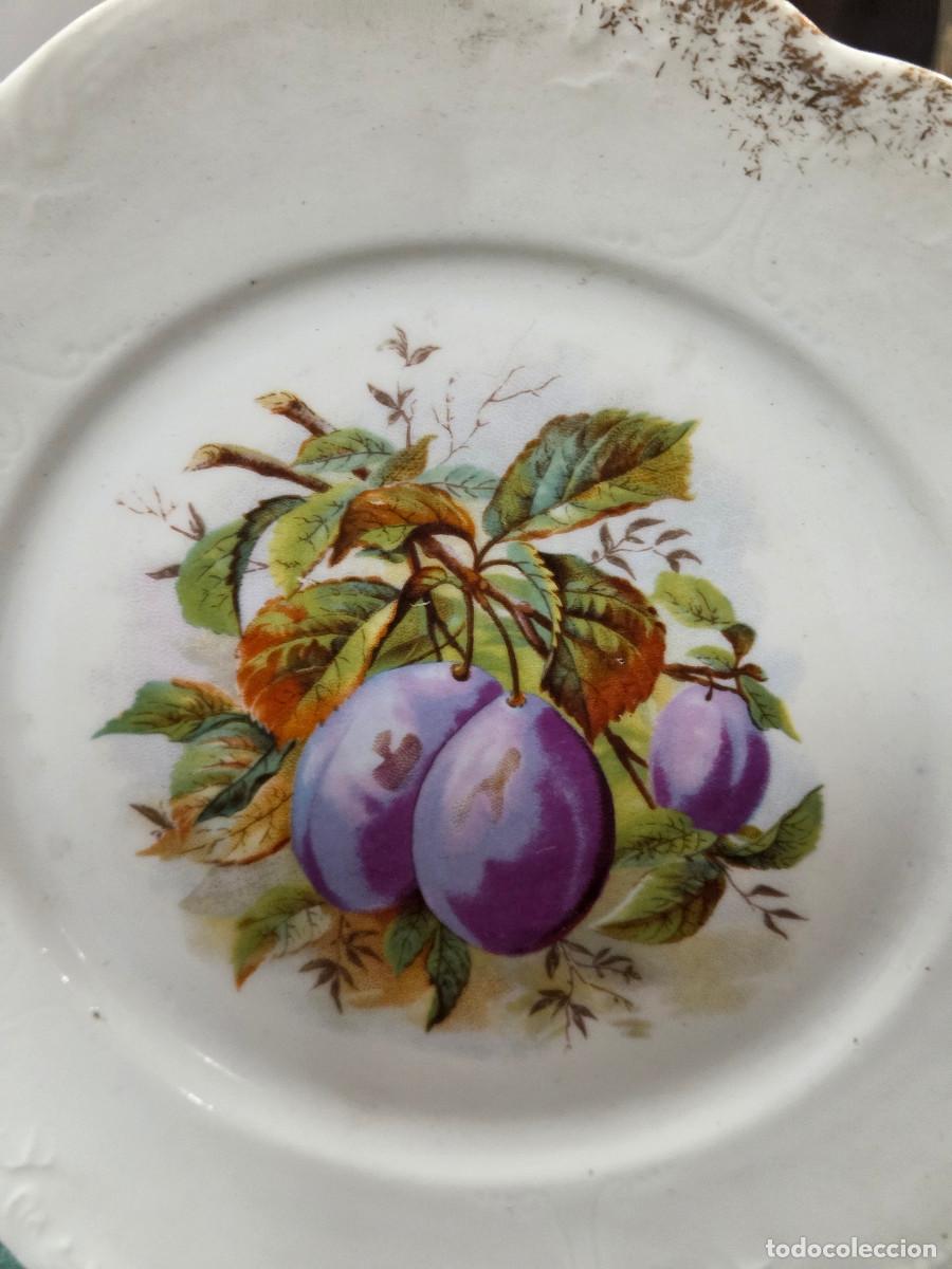 Antig&uuml;edades: plato de porcelana con frutas - Foto 2