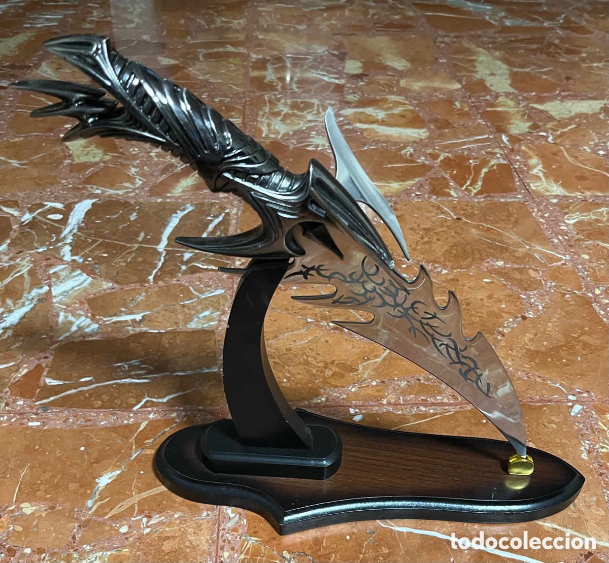 Antig&uuml;edades: Cuchillo decorativo con base - Foto 1